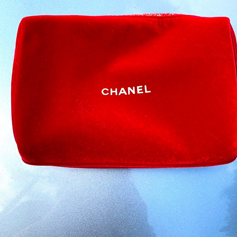 NWOT CHANEL RED VELVET HOLIDAY MAKEUP CASE
